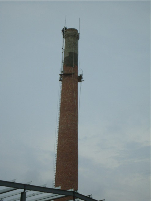 济南中标60米砖烟囱拆除施工
